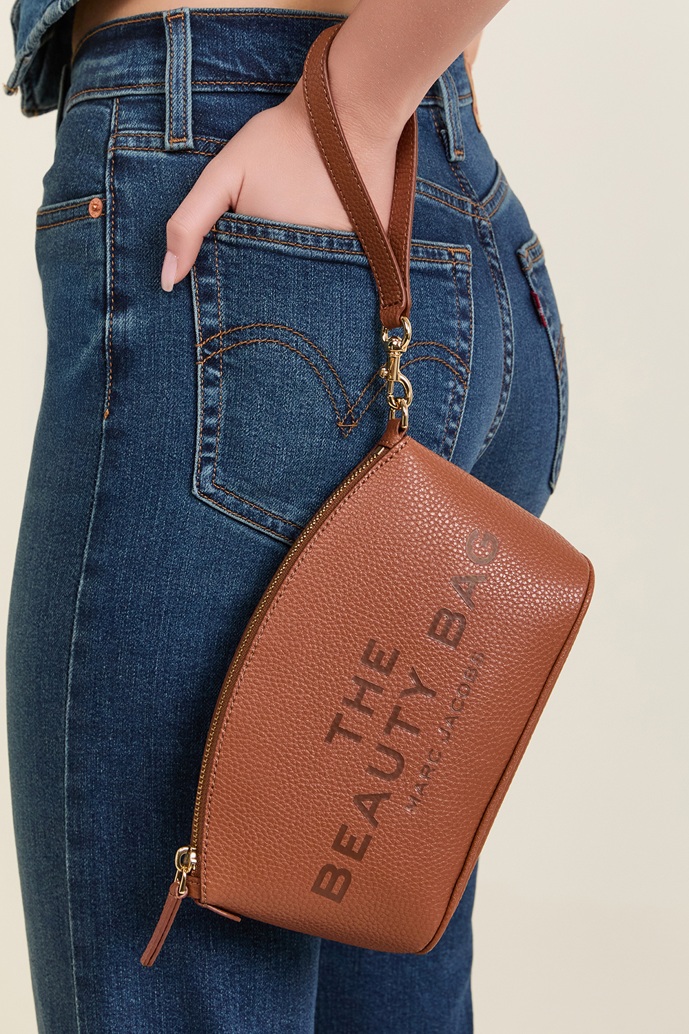 תמונת כל הלוק של תיק ביוטי